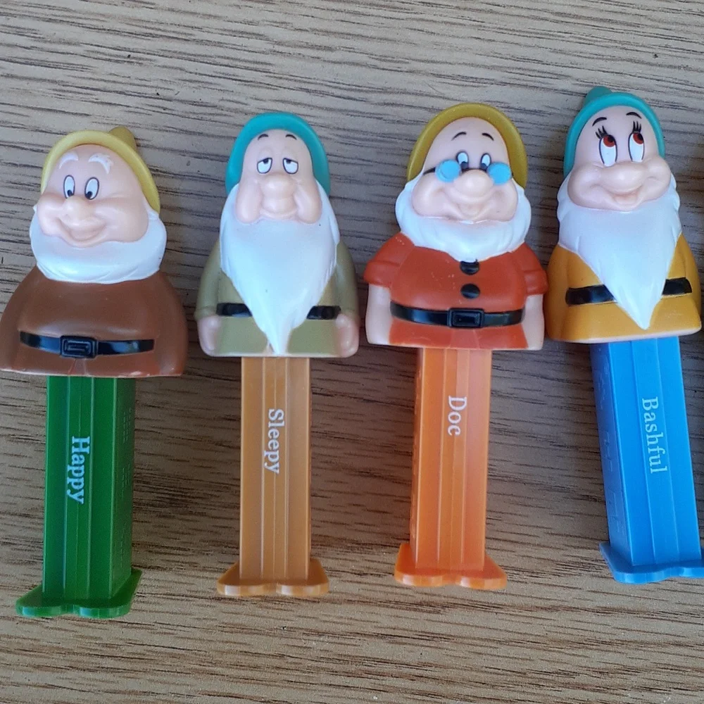 Disney Snow white and the 7 dwarfs PEZ Candy Collectors Series